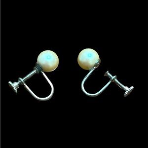 Vintage Japan Pearl Screw Back Earrings